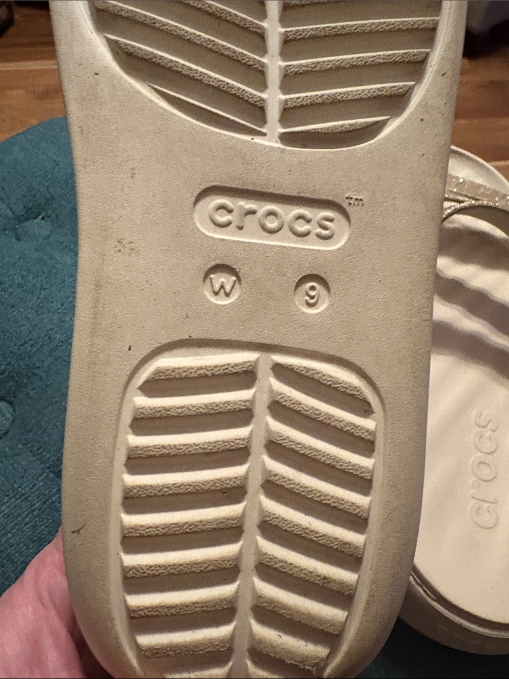 CROCS Women’s Glitter Strap Slide Sandals - Champagne size 9 - Picture 7 of 7